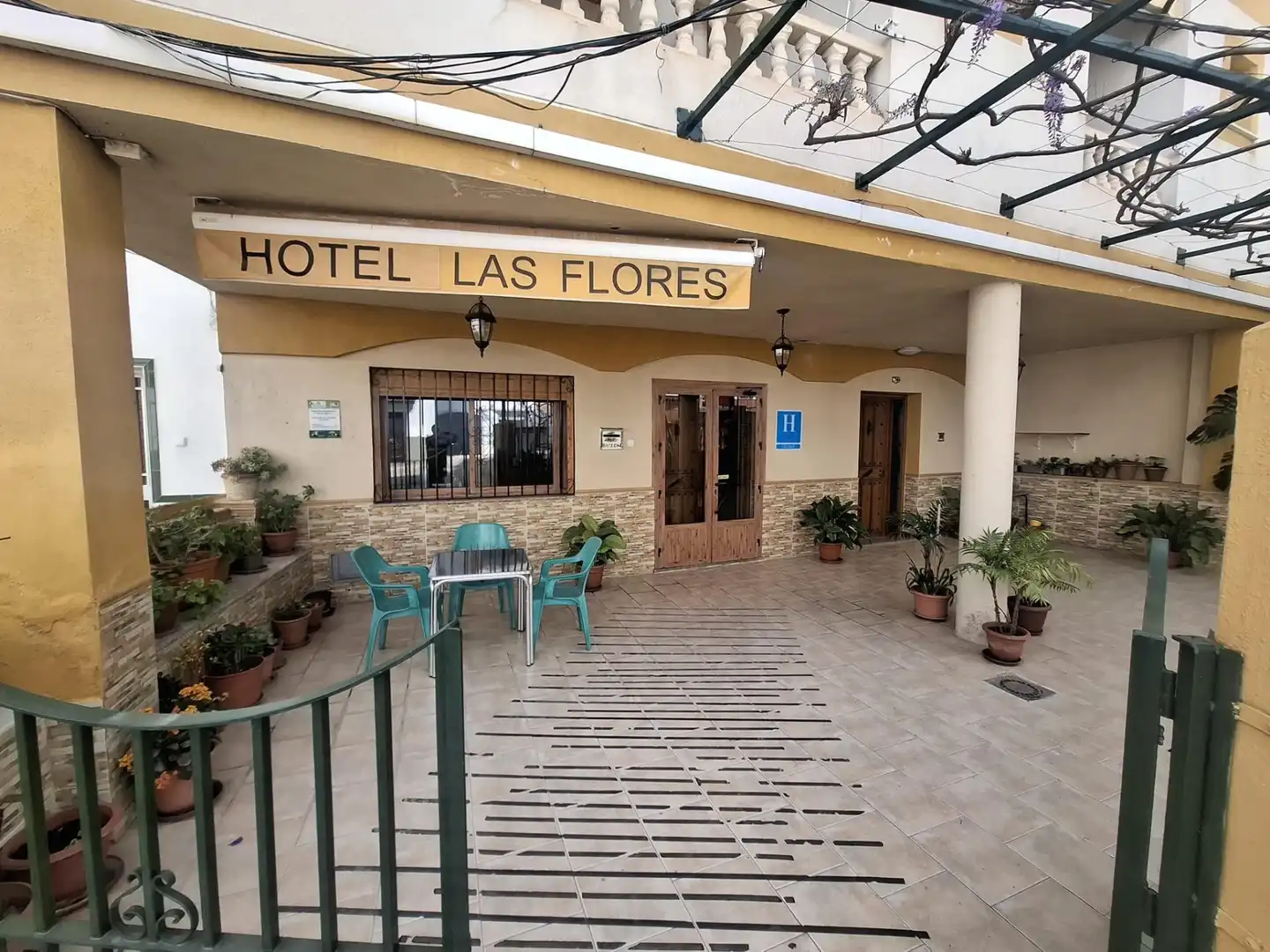 Vista exterior de Edificio en venta en Tolox
