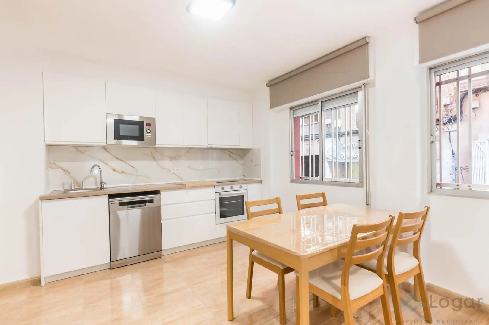 Kitchen of Flat for share in Norte