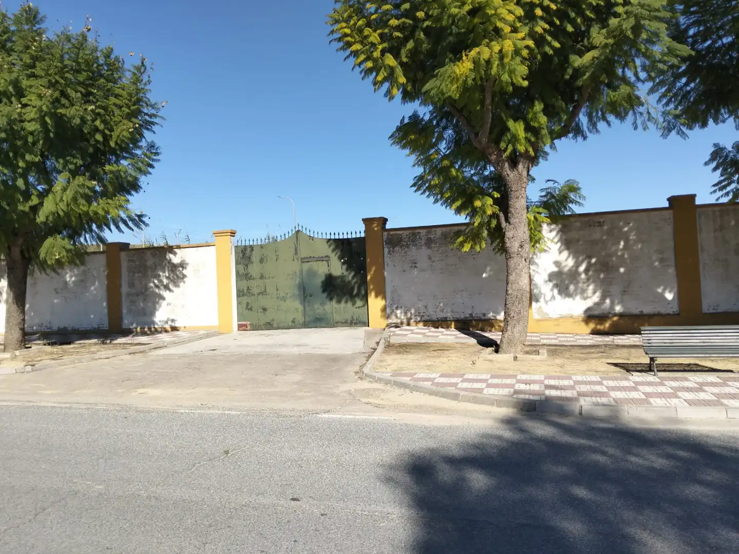 Vista exterior de Terreny industrial en venda en Albaida del Aljarafe
