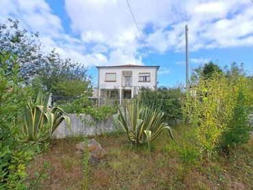 Haus mit Garten zum Verkauf in Lugar CHAZO