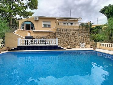 Villa con balcone in vendita a La Nucia Pueblo