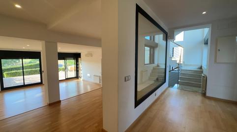 Foto 2 de Casa adosada en venda a Sant Esteve Sesrovires, Barcelona