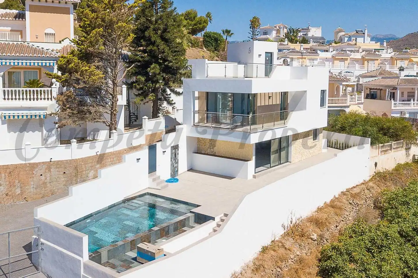 House with pool for sale in Torrox Park