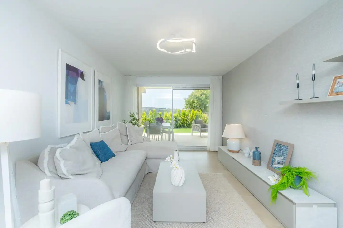Sala d'estar de Apartament en venda en Estepona amb Aire condicionat, Calefacció i Terrassa