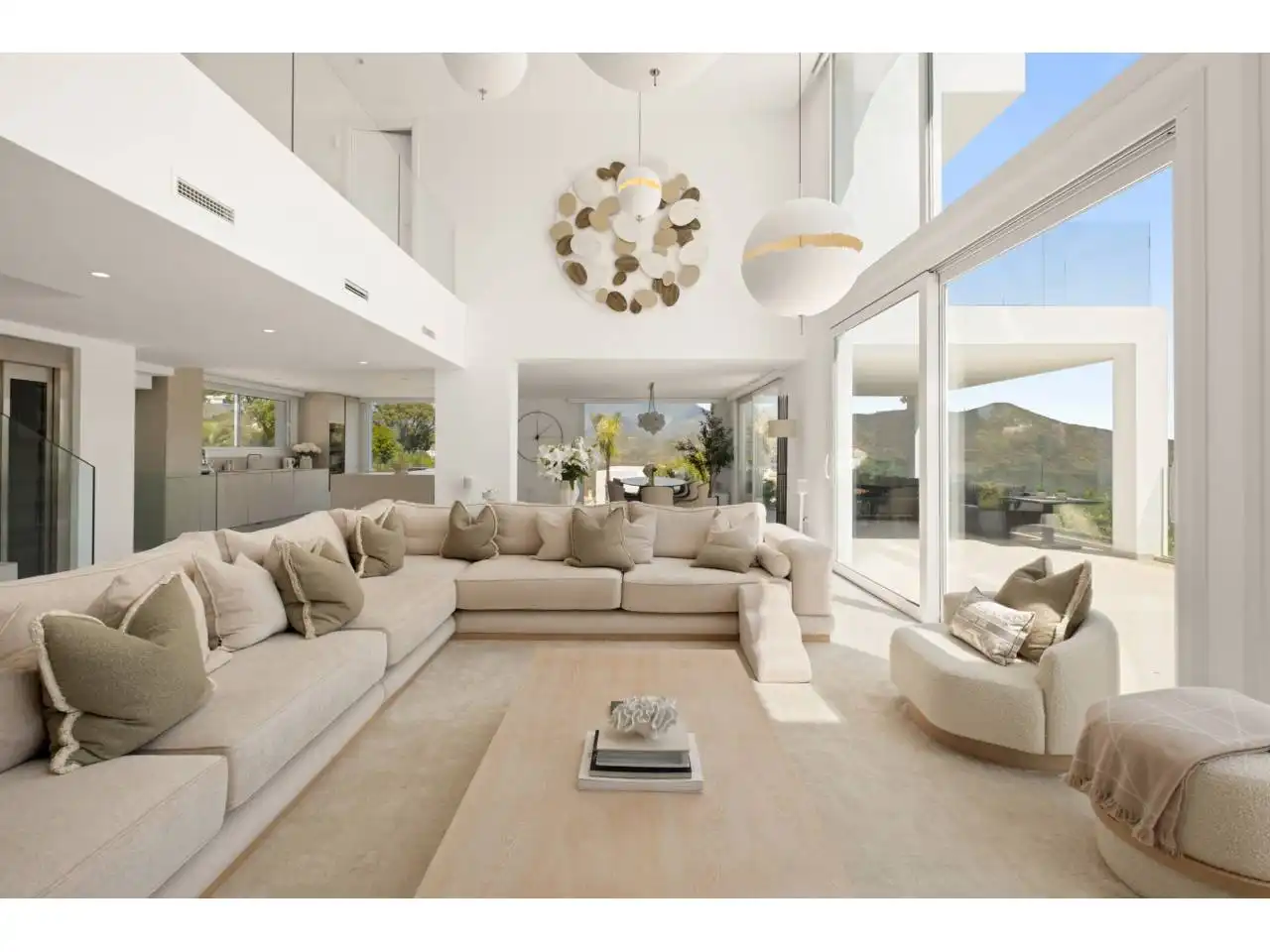 Sala de estar de Casa o chalet en venta en Ojén con Aire acondicionado, Calefacción y Jardín privado