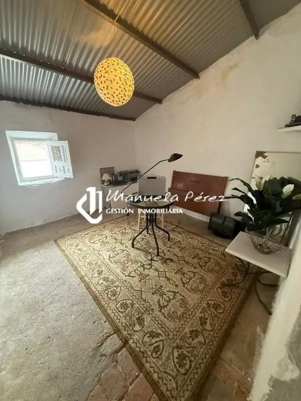 Sala d'estar de Casa o xalet en venda en Sierra de Fuentes amb Traster