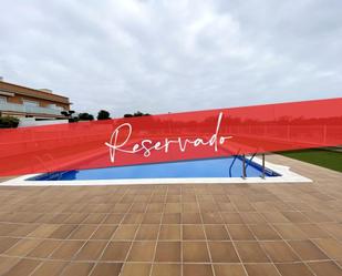 Piscina de Casa adosada de lloguer en Creixell amb Aire condicionat, Calefacció i Jardí privat