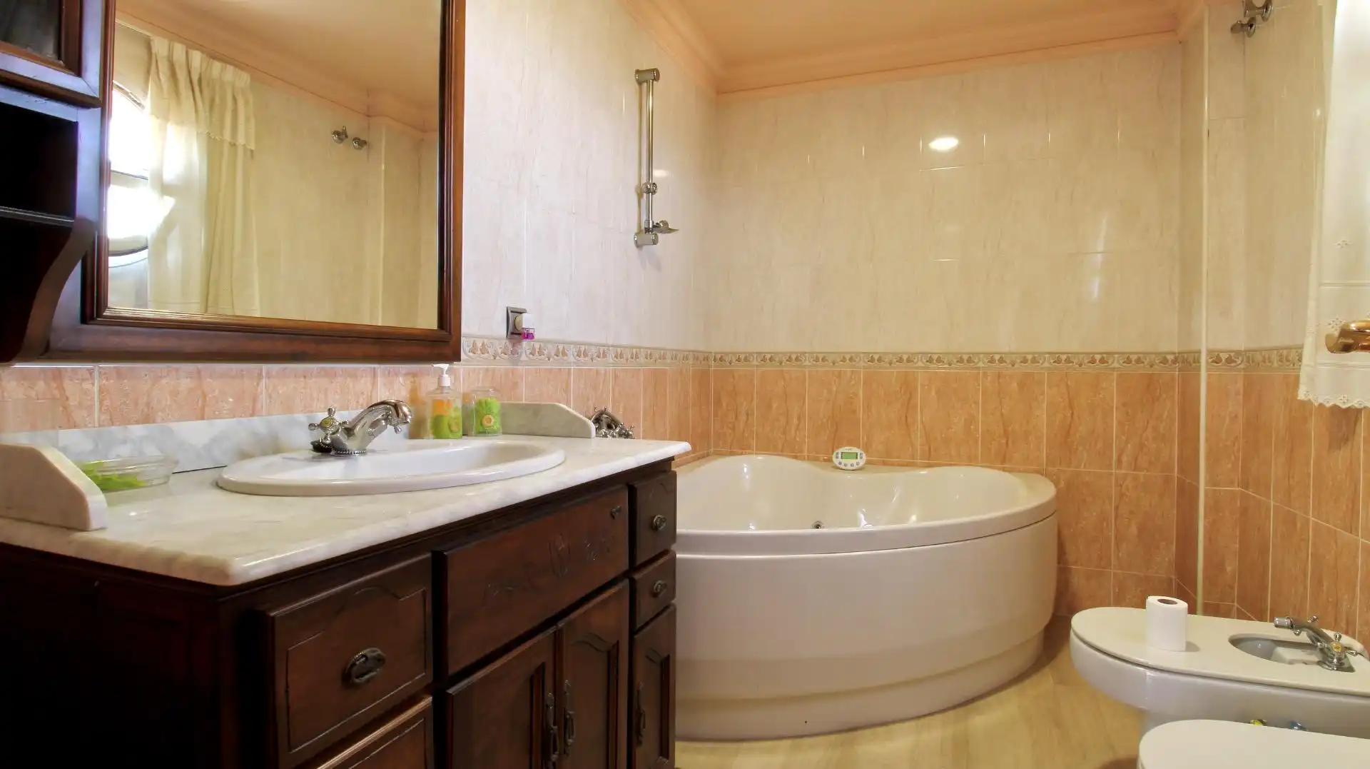 Bathroom of Houses for sale in Alfacar