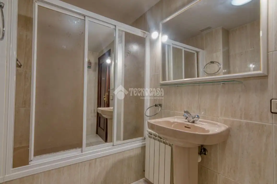 Baño de Piso en venta en Santa Marta de Tormes con Calefacción y Parquet
