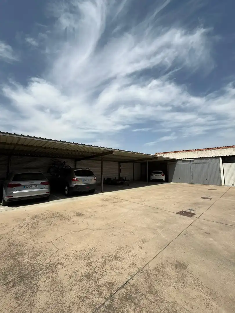 Parking de Piso en venta en Cigales con Parquet, Terraza y Trastero