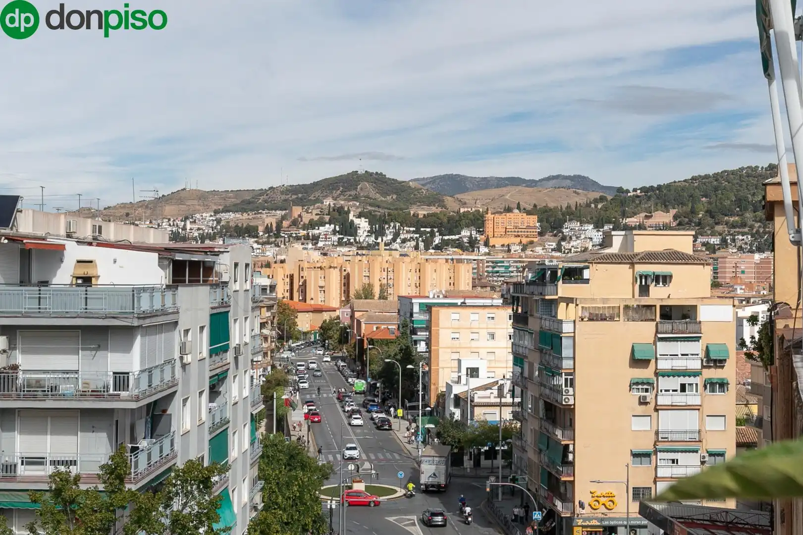Außenansicht von Dachboden zum Verkauf in Granada mit Terrasse und Balkon