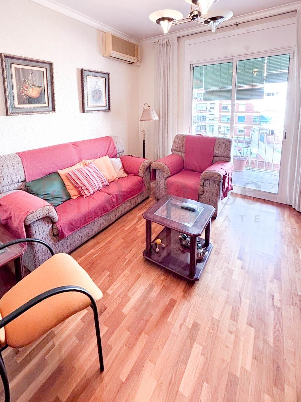 Sala de estar de Piso en venta en  Barcelona Capital con Aire acondicionado, Parquet y Amueblado