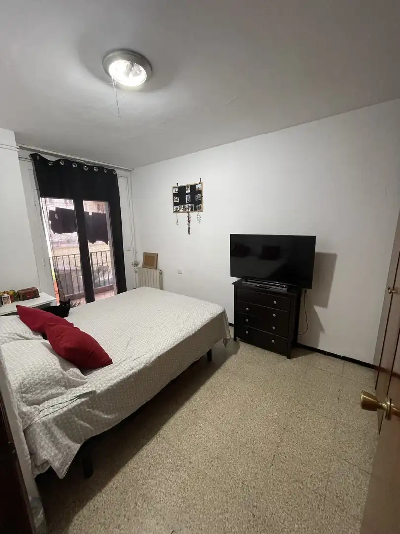 Dormitori de Pis en venda en Girona amb Calefacció i Balcó