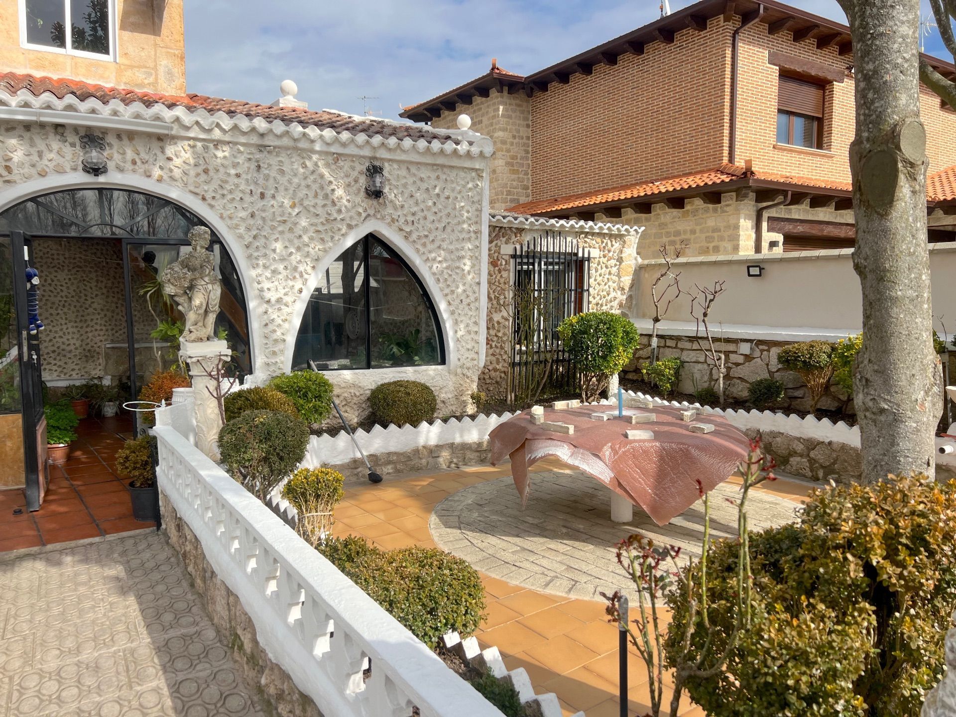 Terrassa de Casa o xalet en venda en Burgos Capital amb Calefacció, Jardí privat i Traster