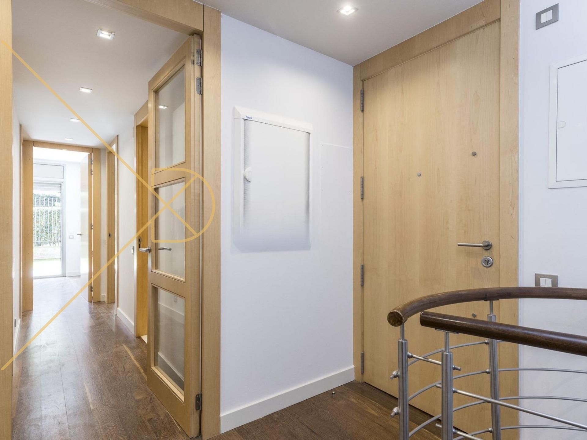 Flat for sale in  Barcelona Capital  with Air Conditioner, Private garden and Parquet flooring