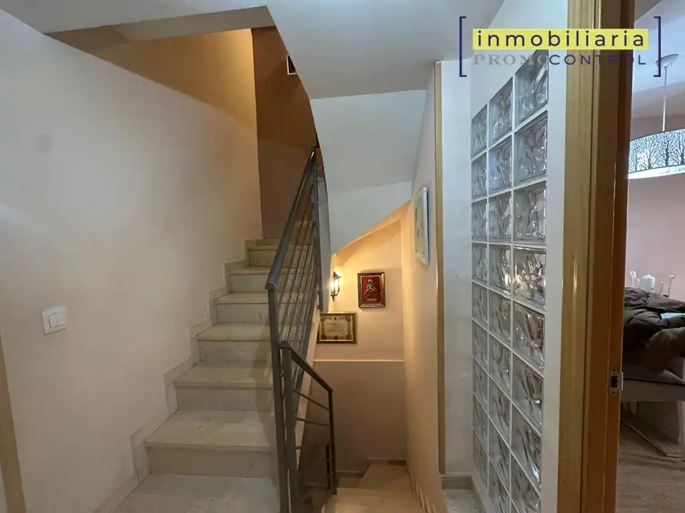 Casa adosada en venda en Zuera amb Calefacció, Jardí privat i Terrassa