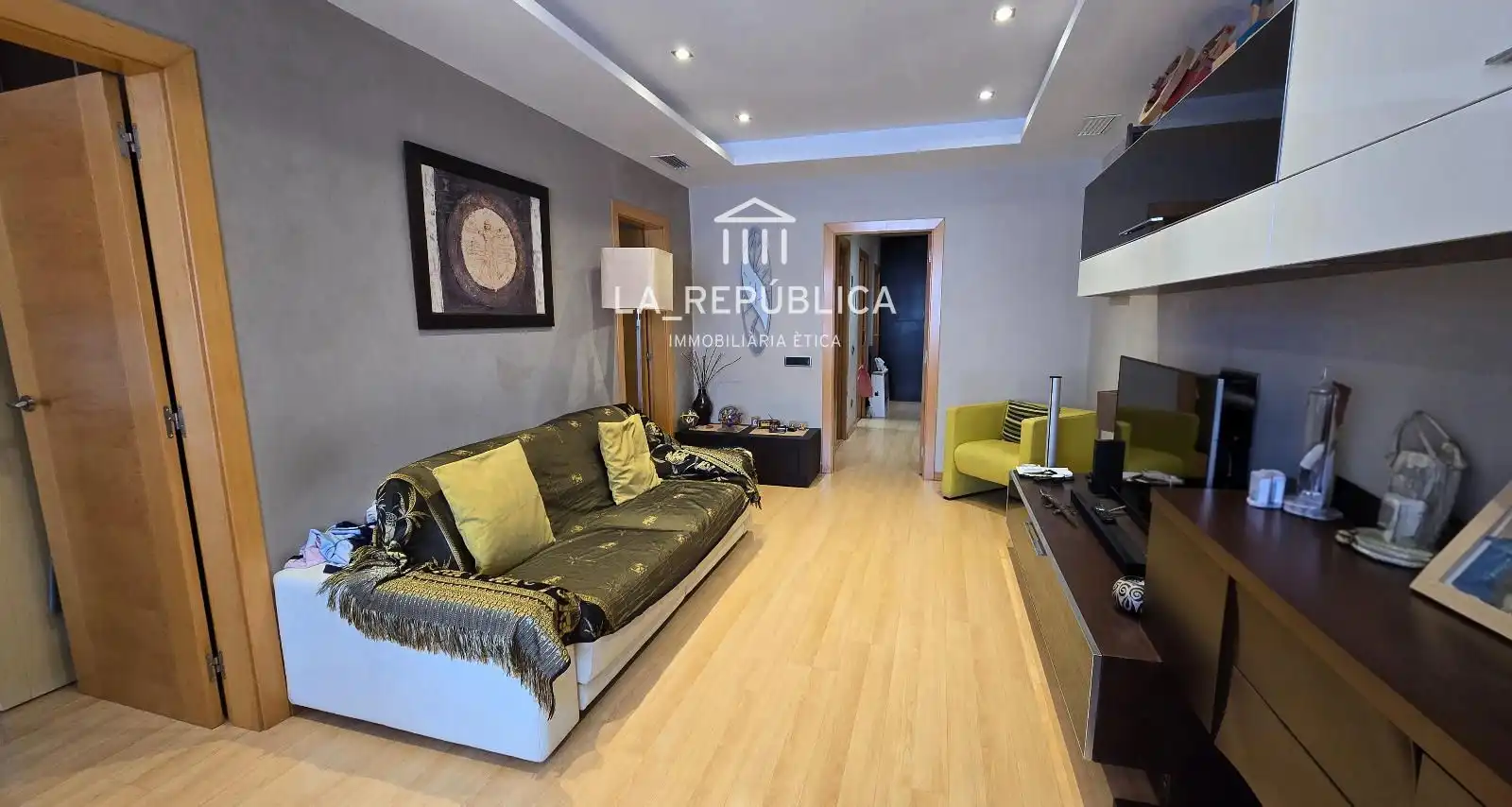 Exterior view of Flat for sale in Barcelona  with Air Conditioner