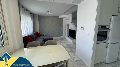 Casa con piscina comunitaria, en la provincia de Alicante, en la ciudad de Torrevieja. 2 habitaciones | 86 m² | 1 kilómetro del ma, imatge 2