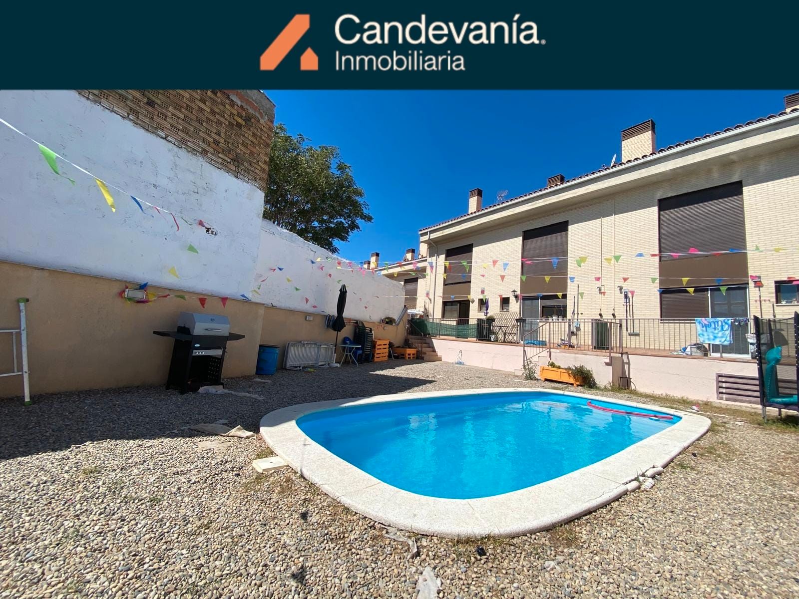 Vista exterior de Casa adosada en venda en Zuera amb Aire condicionat, Calefacció i Terrassa