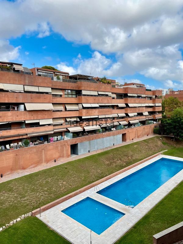 Exterior view of Attic for sale in Cornellà de Llobregat  with Air Conditioner, Heating and Terrace