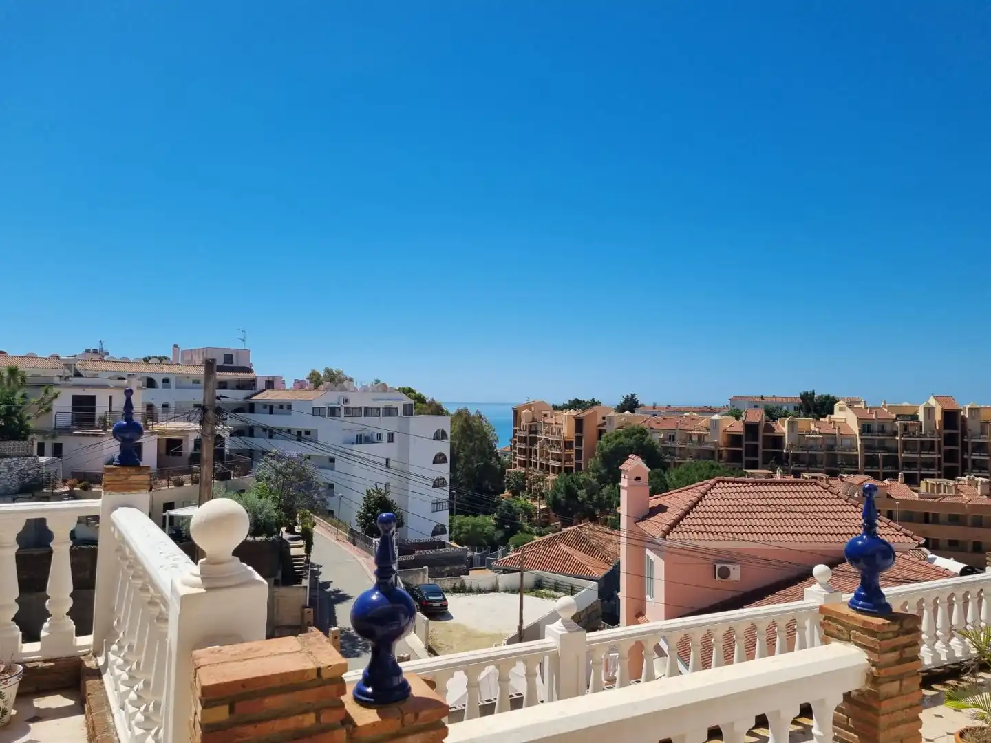 Vista exterior de Casa o xalet en venda en Fuengirola amb Jardí privat, Terrassa i Traster