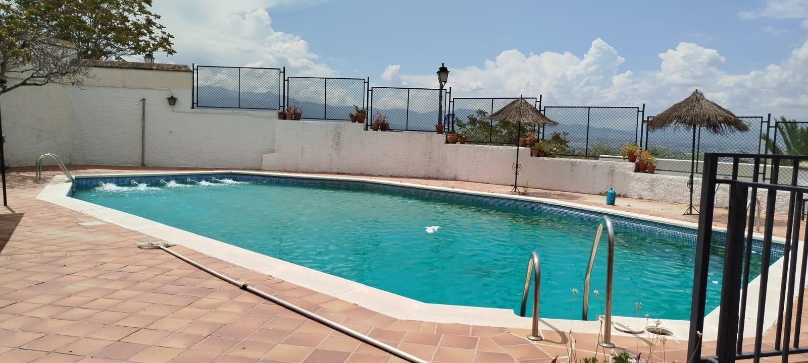 Piscina de Pis de lloguer en  Granada Capital amb Aire condicionat, Calefacció i Jardí privat