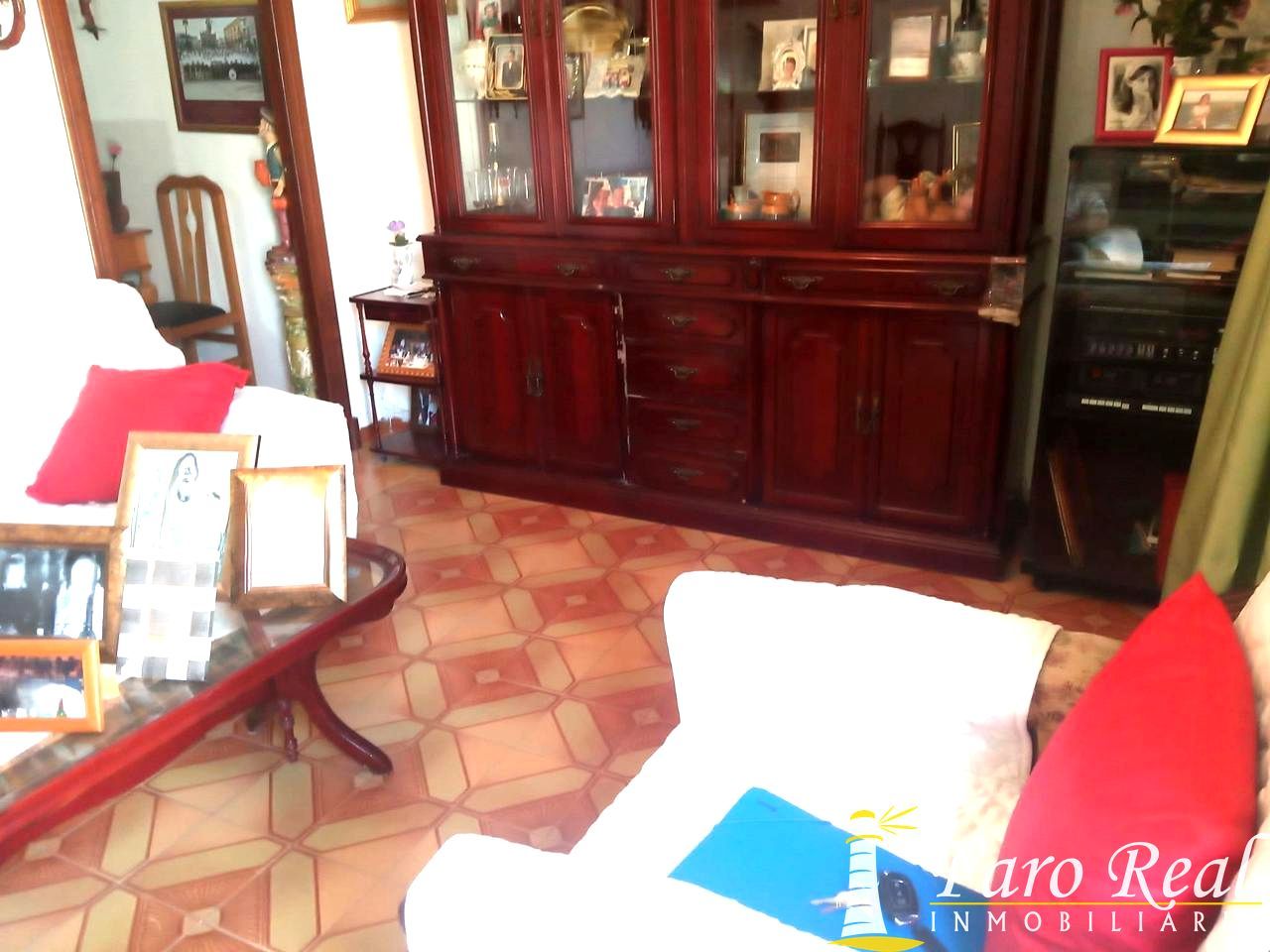 Sala d'estar de Casa adosada en venda en Sanlúcar de Barrameda amb Aire condicionat i Terrassa