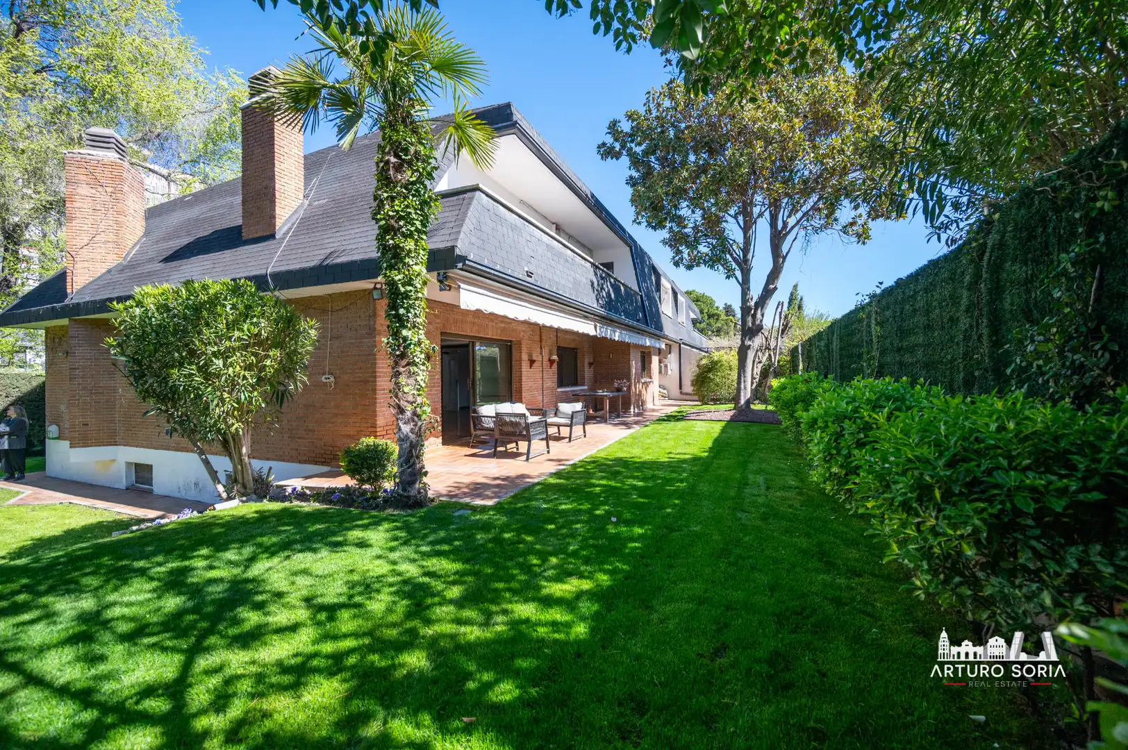 Vista exterior de Casa adosada de lloguer en  Madrid Capital amb Aire condicionat, Calefacció i Jardí privat