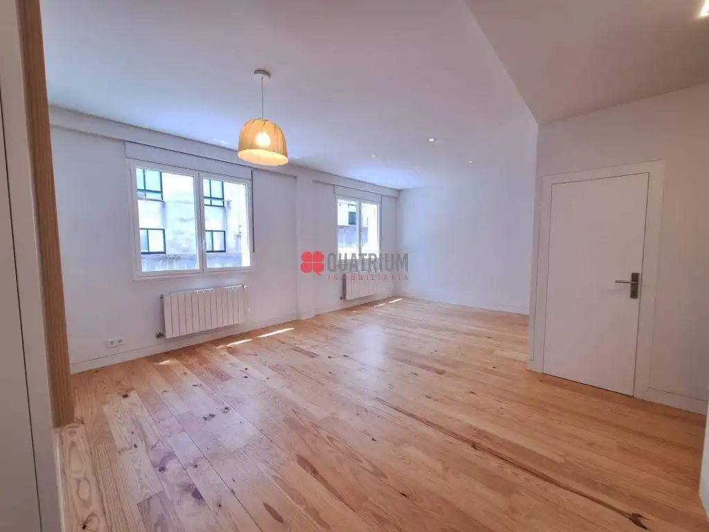 Sala de estar de Piso de alquiler en Santiago de Compostela  con Calefacción
