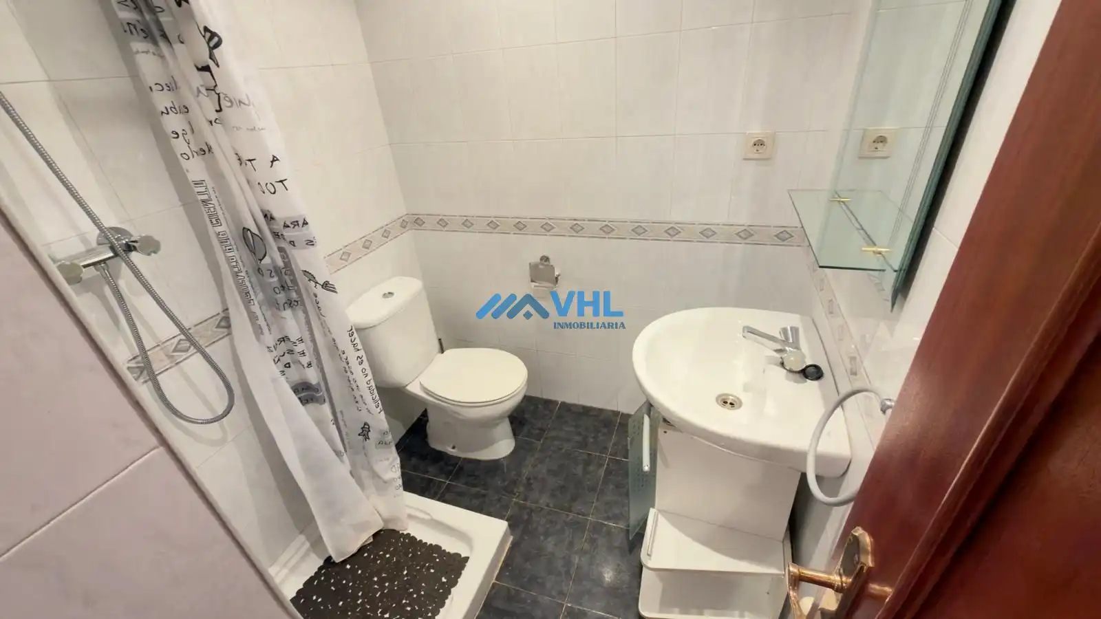 Baño de Piso de alquiler en Castro-Urdiales con Calefacción, Terraza y Amueblado
