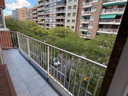 Balcony of Flat for sale in  Barcelona Capital  with Air Conditioner, Furnished and Oven