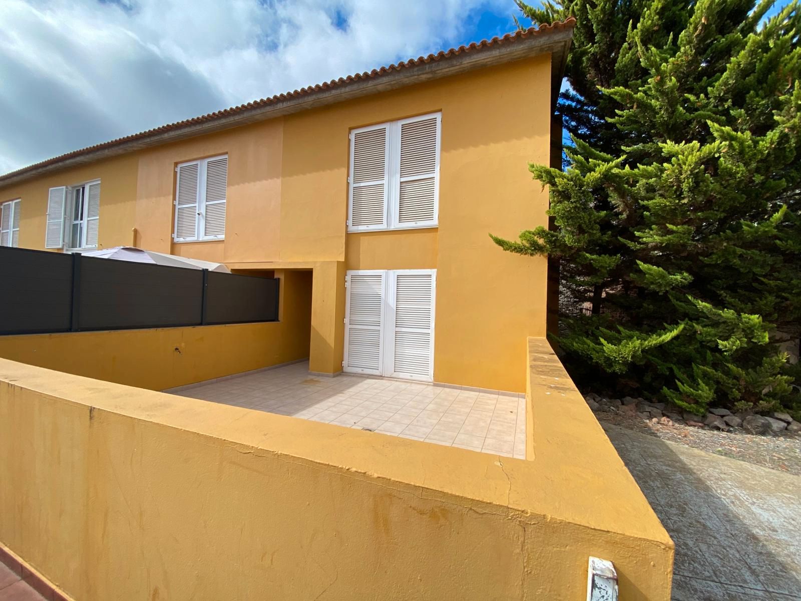 Vista exterior de Casa adosada de alquiler en Santa Brígida con Terraza, Horno y Se aceptan mascotas