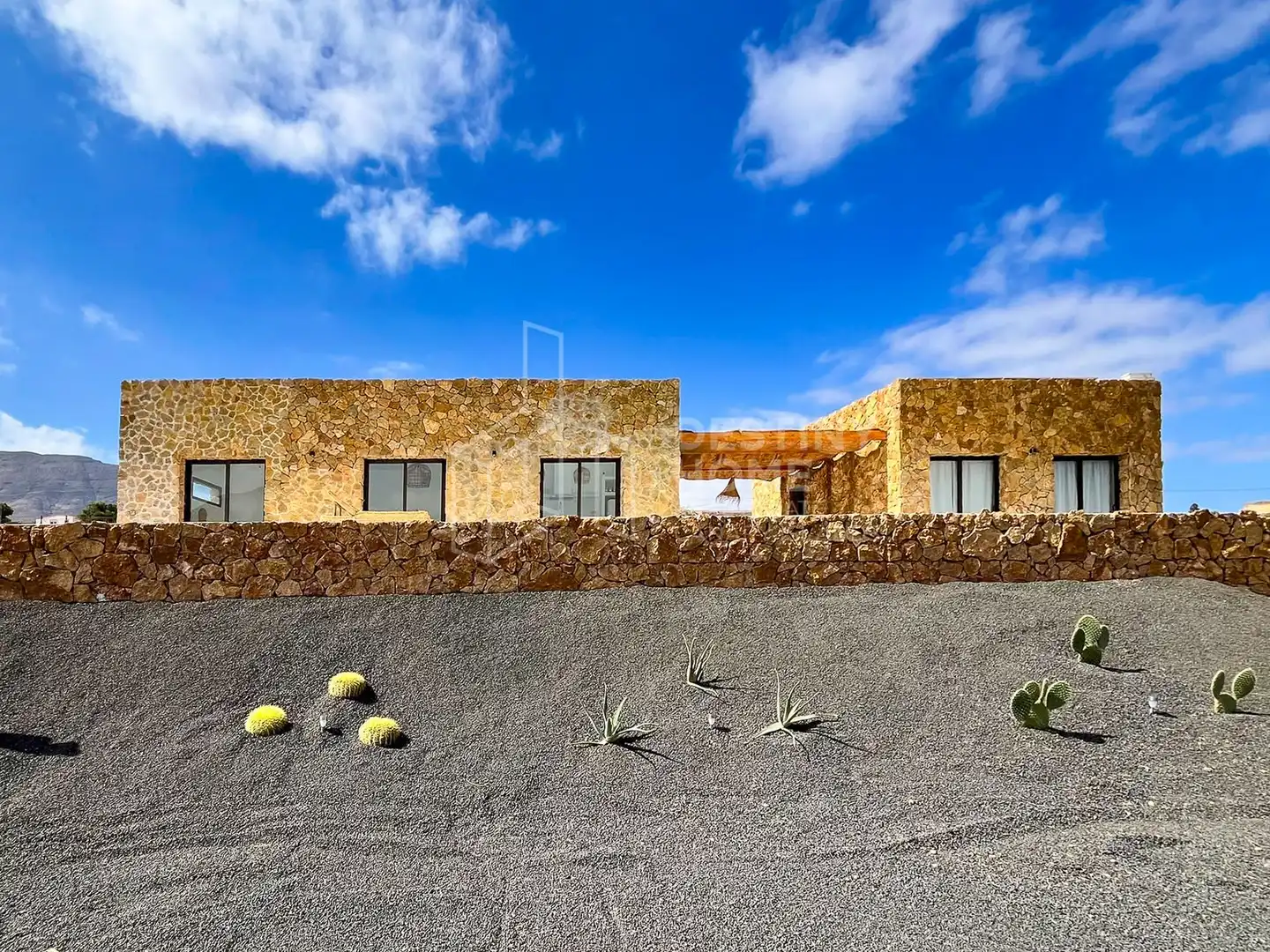Vista exterior de Casa o chalet en venta en La Oliva con Jardín privado, Terraza y Piscina