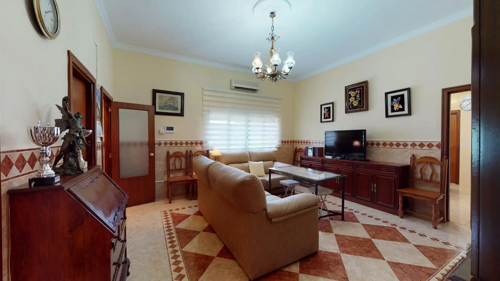 Wohnzimmer von Country house zum Verkauf in Villanueva del Río y Minas mit Klimaanlage, Abstellraum und Schwimmbad