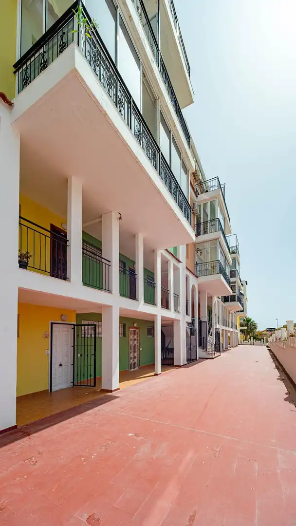 Außenansicht von Erdgeschoss zum Verkauf in Torrevieja mit Terrasse und Möbliert