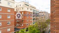 Vista exterior de Pis en venda en  Madrid Capital amb Calefacció, Parquet i Terrassa