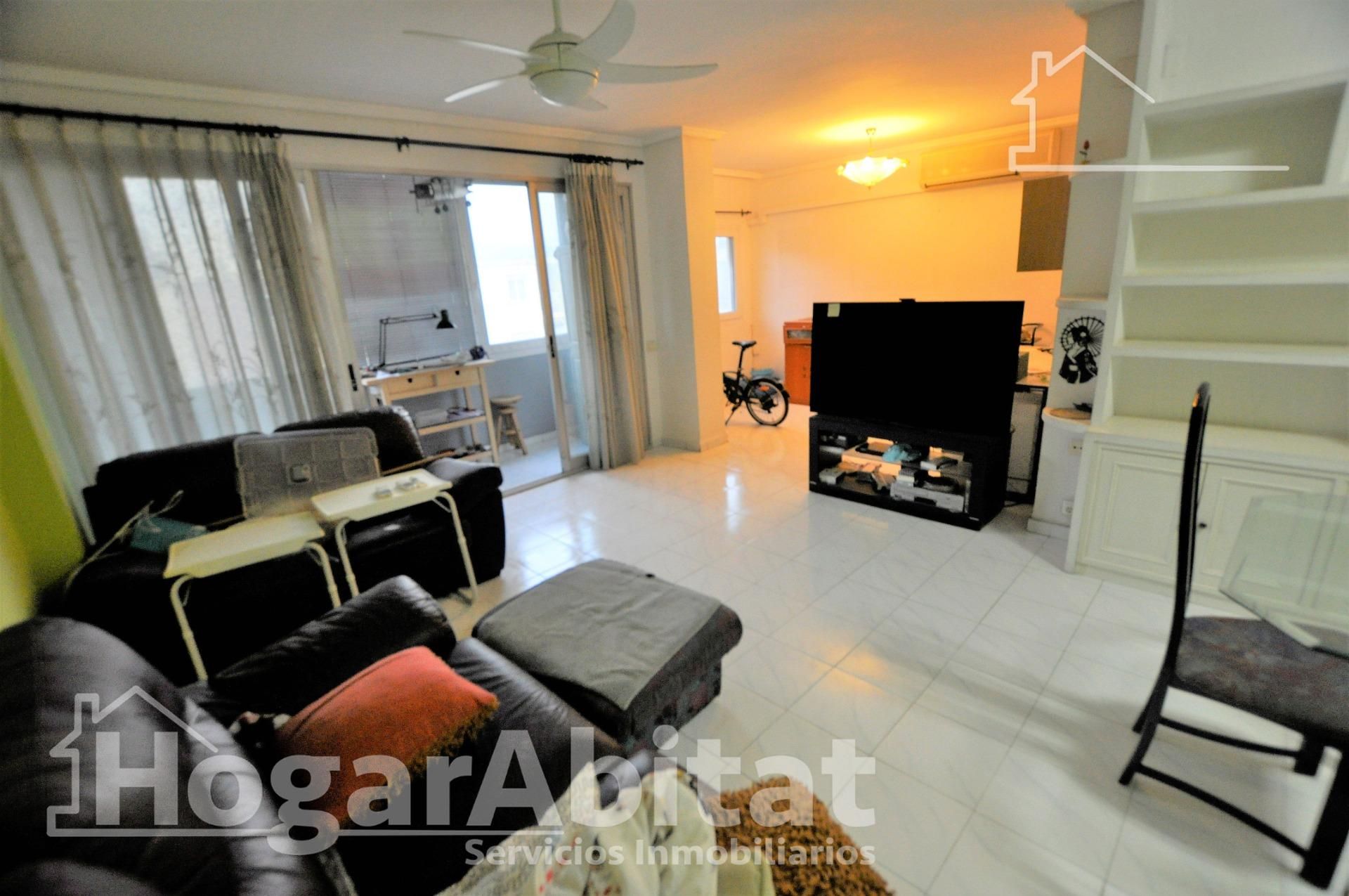 Living room of Flat for sale in  Valencia Capital  with Air Conditioner, Storage room and Balcony
