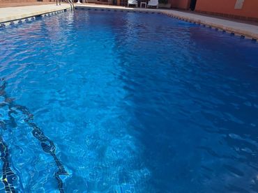 Casa aparellada amb piscina en venda a Puerto Deportivo