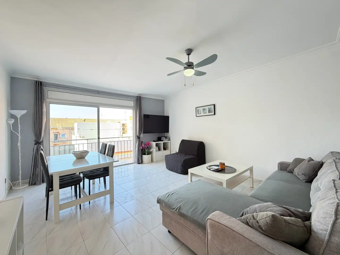 Sala de estar de Apartamento en venta en Roses con Aire acondicionado, Terraza y Amueblado