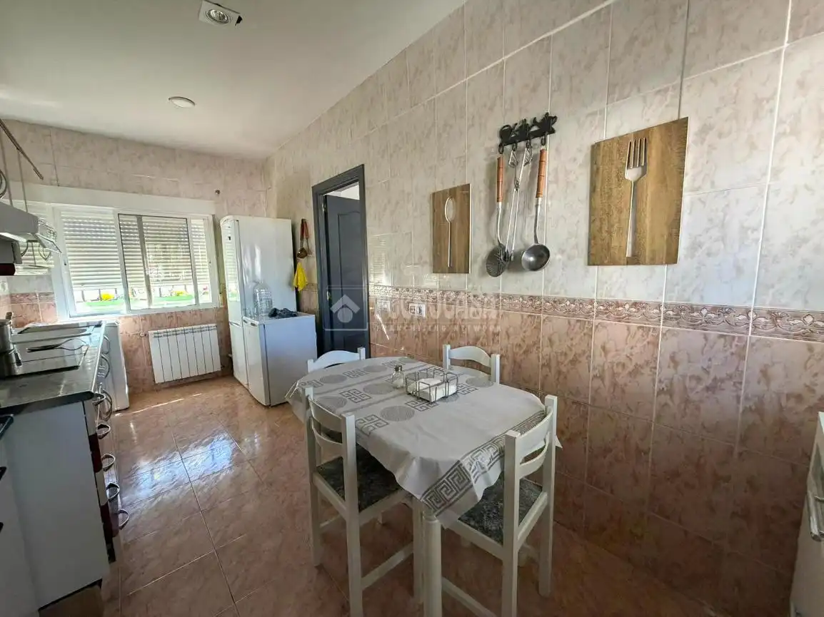Cuina de Casa o xalet en venda en Villa del Prado amb Aire condicionat i Piscina