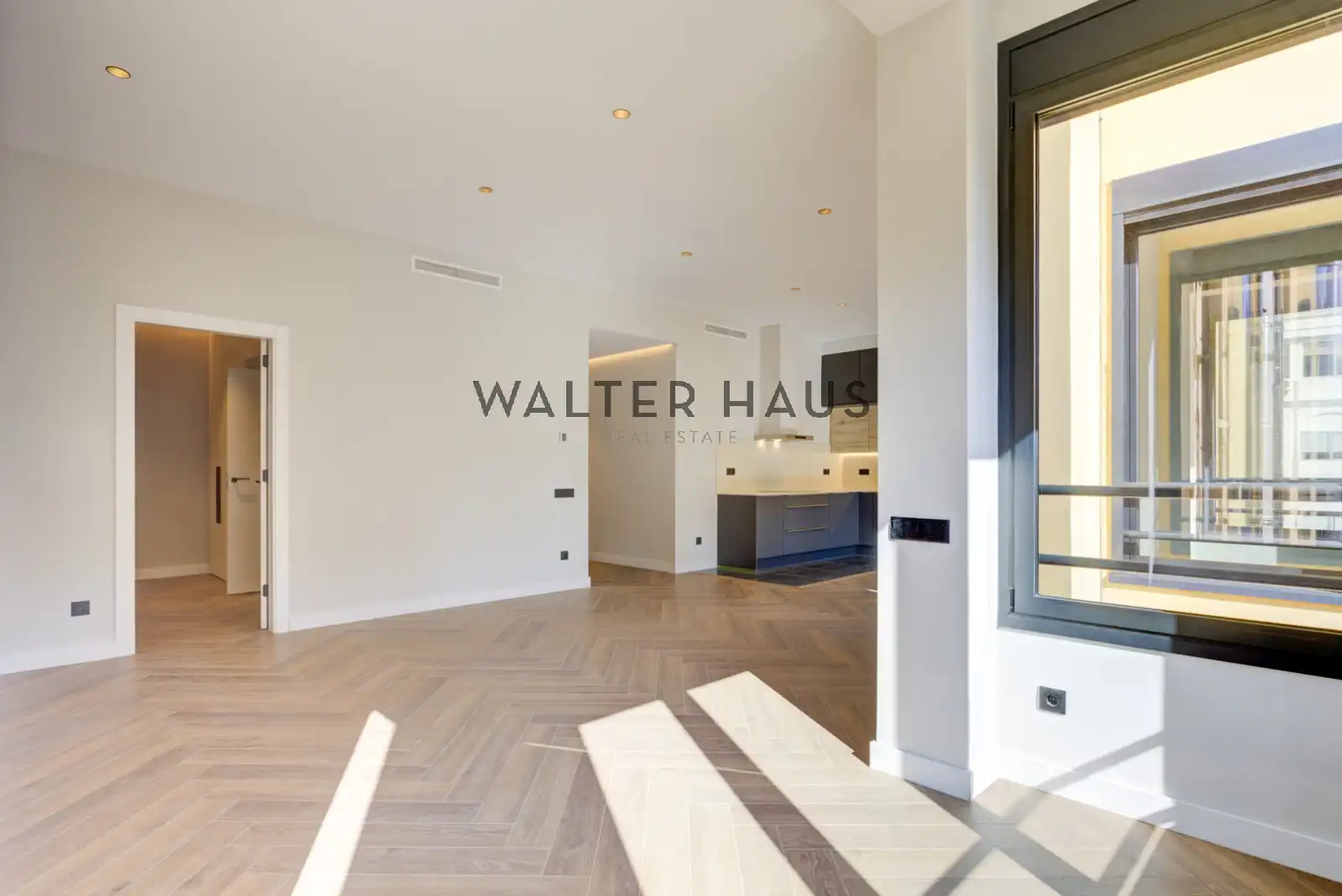 Flat for sale in Barcelona  with Air Conditioner, Heating and Oven