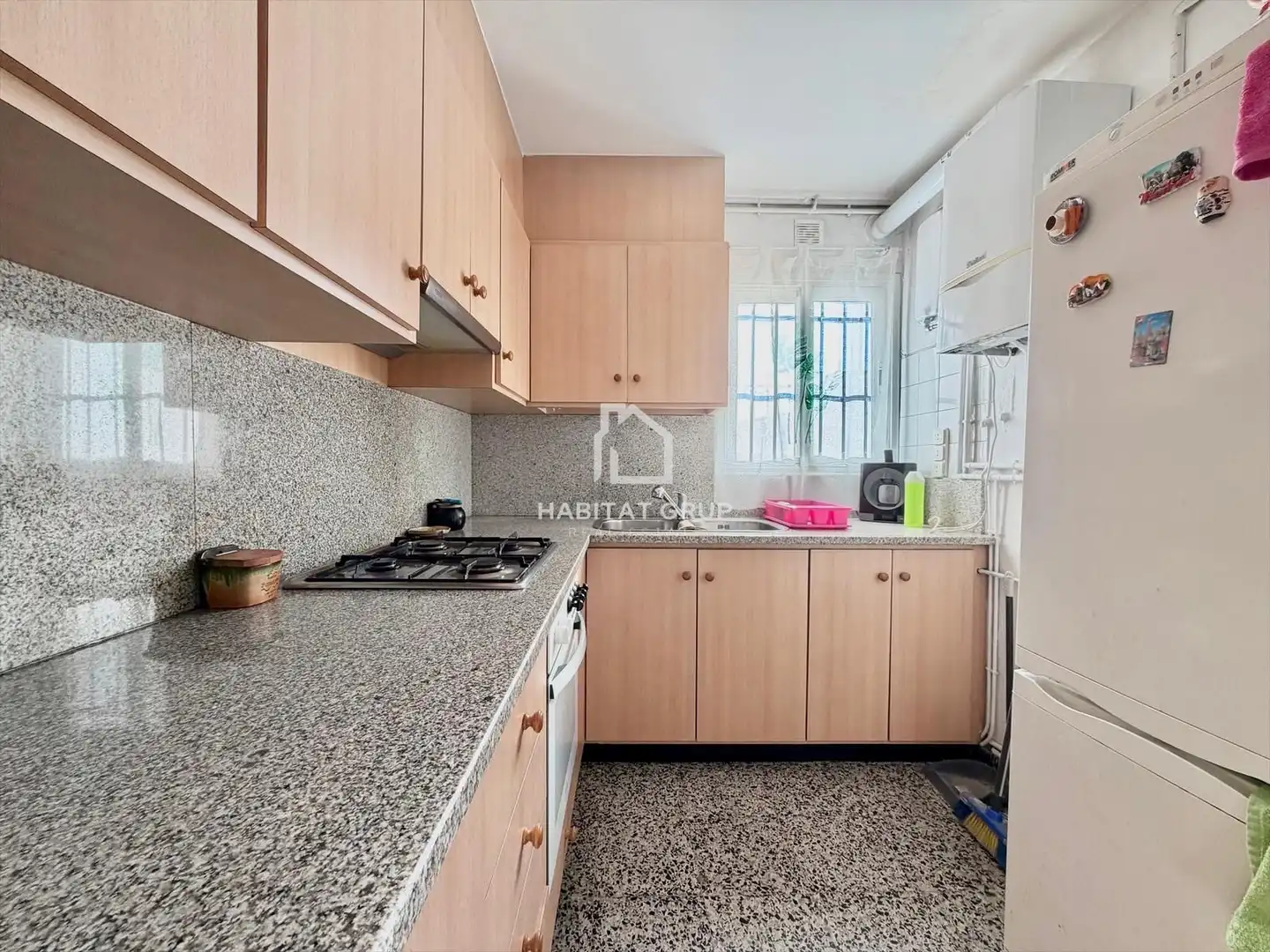 Cocina de Casa adosada en venta en Girona con Calefacción, Jardín privado y Terraza