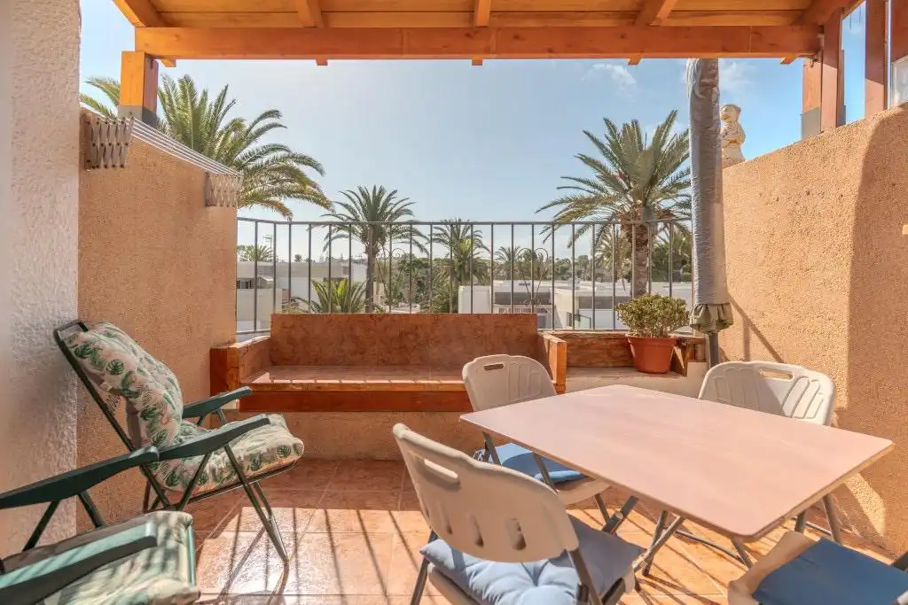 Terrasse von Wohnungen zum Verkauf in Arona mit Privatgarten, Terrasse und Möbliert