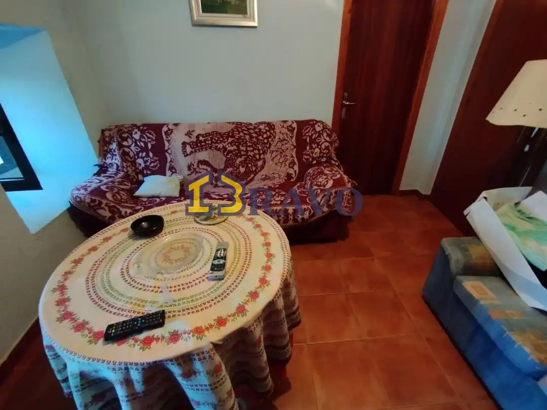 Sala de estar de Casa adosada en venta en Junta de Traslaloma con Calefacción, Jardín privado y Amueblado