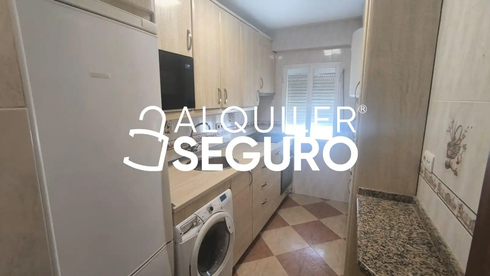 Cuina de Pis de lloguer en San Juan de Aznalfarache amb Aire condicionat i Moblat