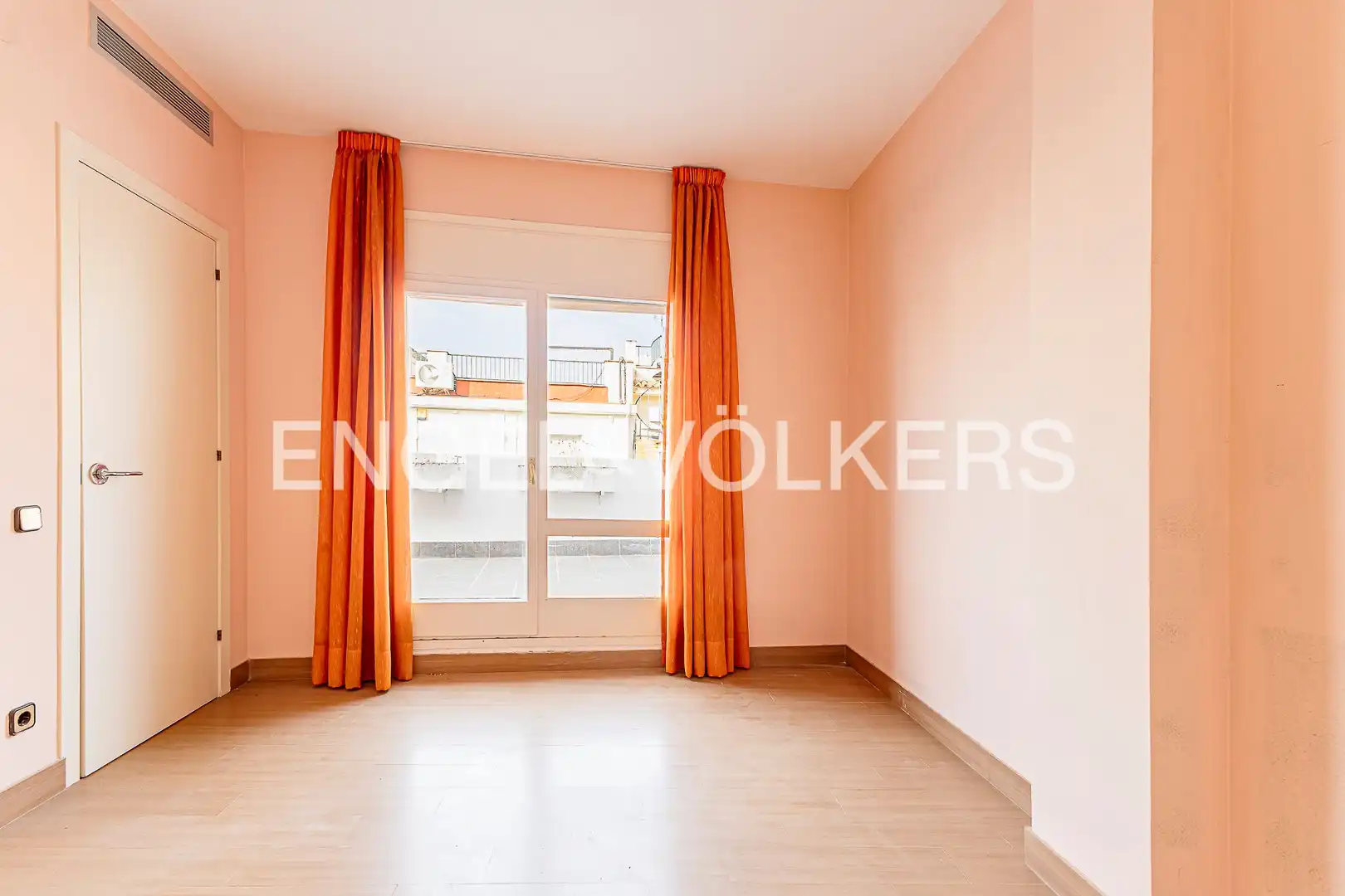 Habitación de Ático en venta en Barcelona con Aire acondicionado, Calefacción y Parquet