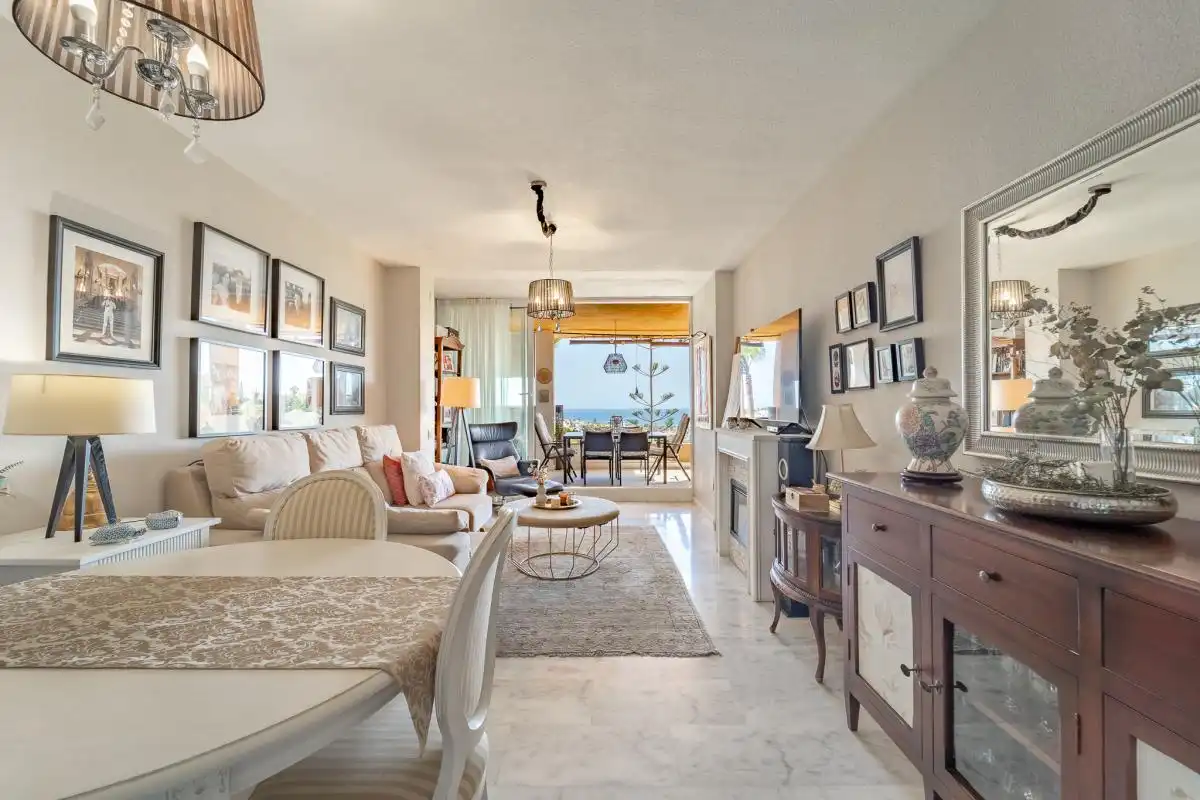 Sala d'estar de Planta baixa en venda en Marbella amb Aire condicionat, Calefacció i Jardí privat