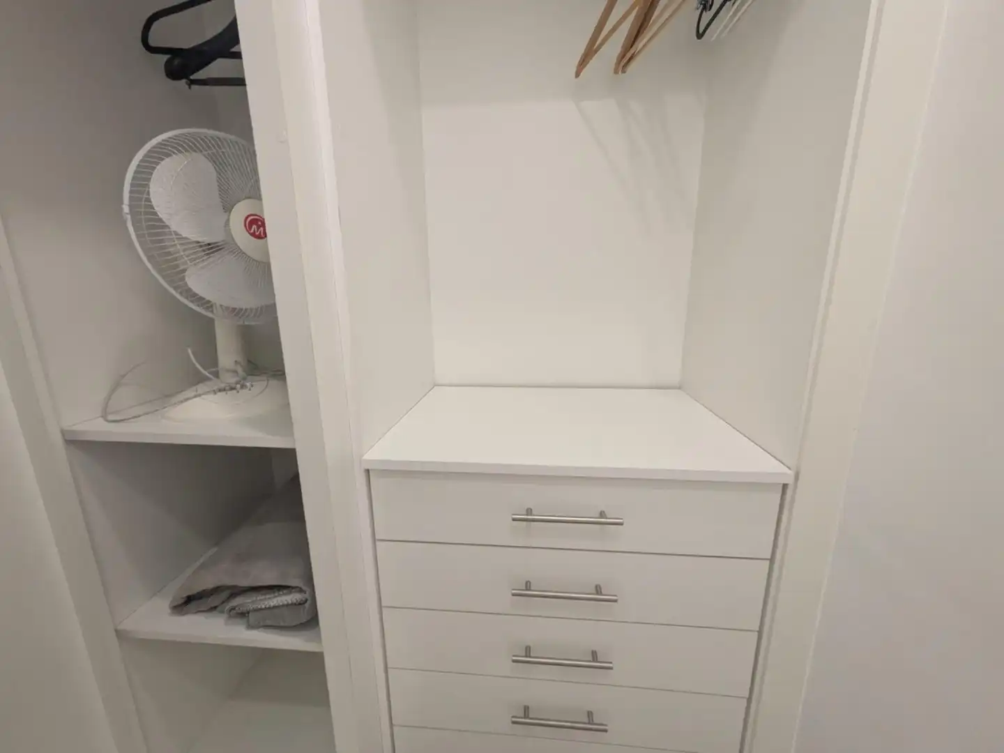 Schlafzimmer von Dachboden zur Miete in Valencia mit Klimaanlage, Heizung und Terrasse