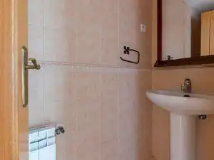 Bathroom of Flat for sale in Villanueva del Pardillo  with Heating and Community pool