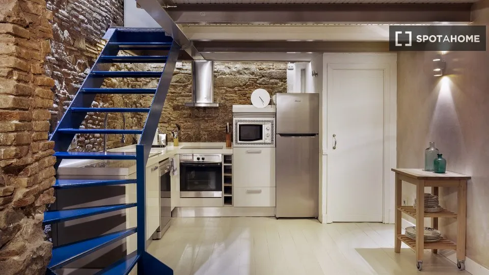 Cuina de Pis de lloguer en  Barcelona Capital amb Aire condicionat, Calefacció i Moblat